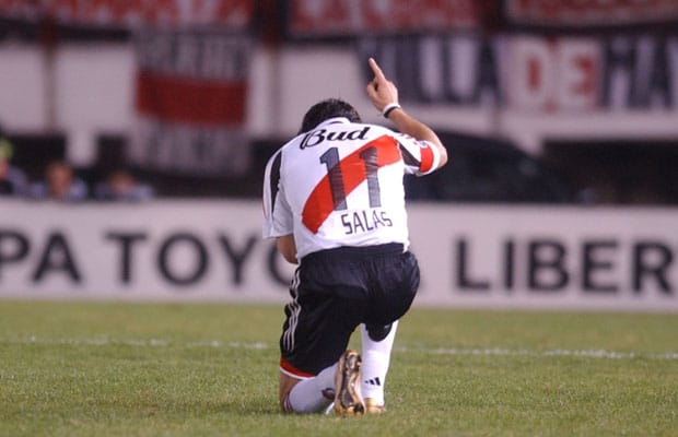 “Matador” en la cancha y en las urnas: el goleador chileno también participó de las Primarias