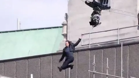 Tom Cruise sufre accidente en grabaciones de “Misión Imposible 6”