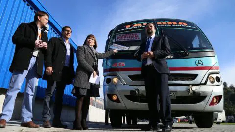 Lota-Concepción ahorrando tiempo y dinero: partieron buses de integración intermodal para el Biotrén