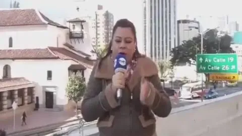 Periodista confunde el auto del Papa con el de un reconocido personaje de ficción