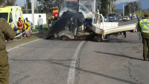 La historia inconclusa que carabineros busca descifrar en accidente fatal de bus y camión ¾ en Bulnes