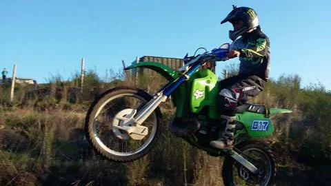 Promesa del enduro penquista lucha por llegar a la élite del deporte mundial