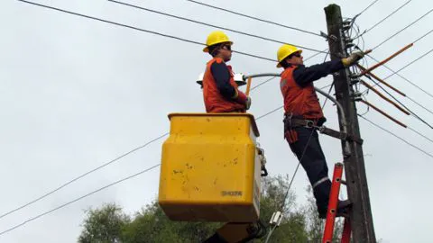 Sernac Biobío presenta demanda colectiva contra empresa eléctrica