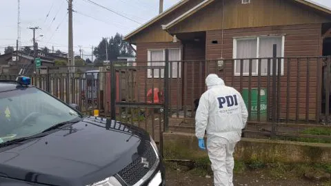 Brutal caso en Castro: encuentran a mujer con cuchillo en el ojo y semi desnuda