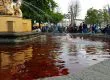 Tiñen de “rojo sangre” el agua de la fuente de la Plaza de Concepción