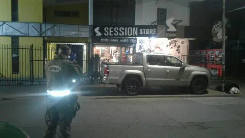 VIDEO: Amarraron a su víctima para asaltar tienda de Barros Arana