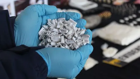Eliminan dos puntos de ventas de droga en Laja al detener a 3 traficantes