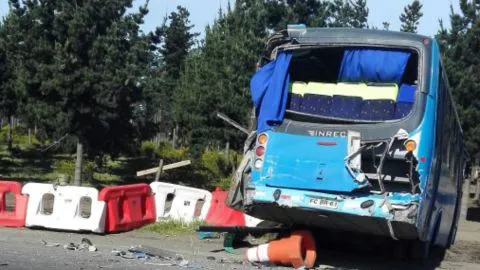 Camión choca por alcance a bus lota coronel en la ruta 160