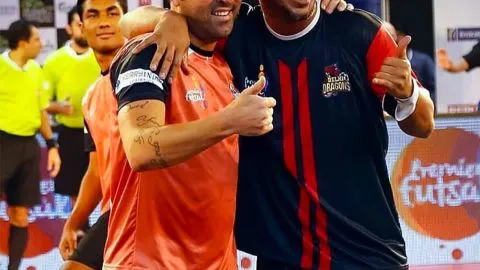Ronaldinho sigue demostrando que talento con el balón tiene de sobra