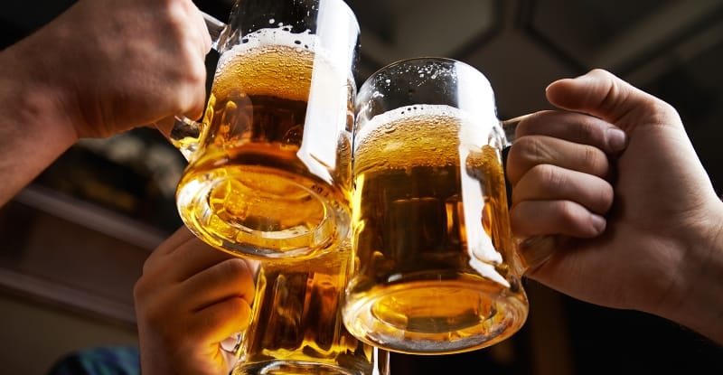 Hombre ganó millonaria suma tras demandar a un bar por emborracharlo