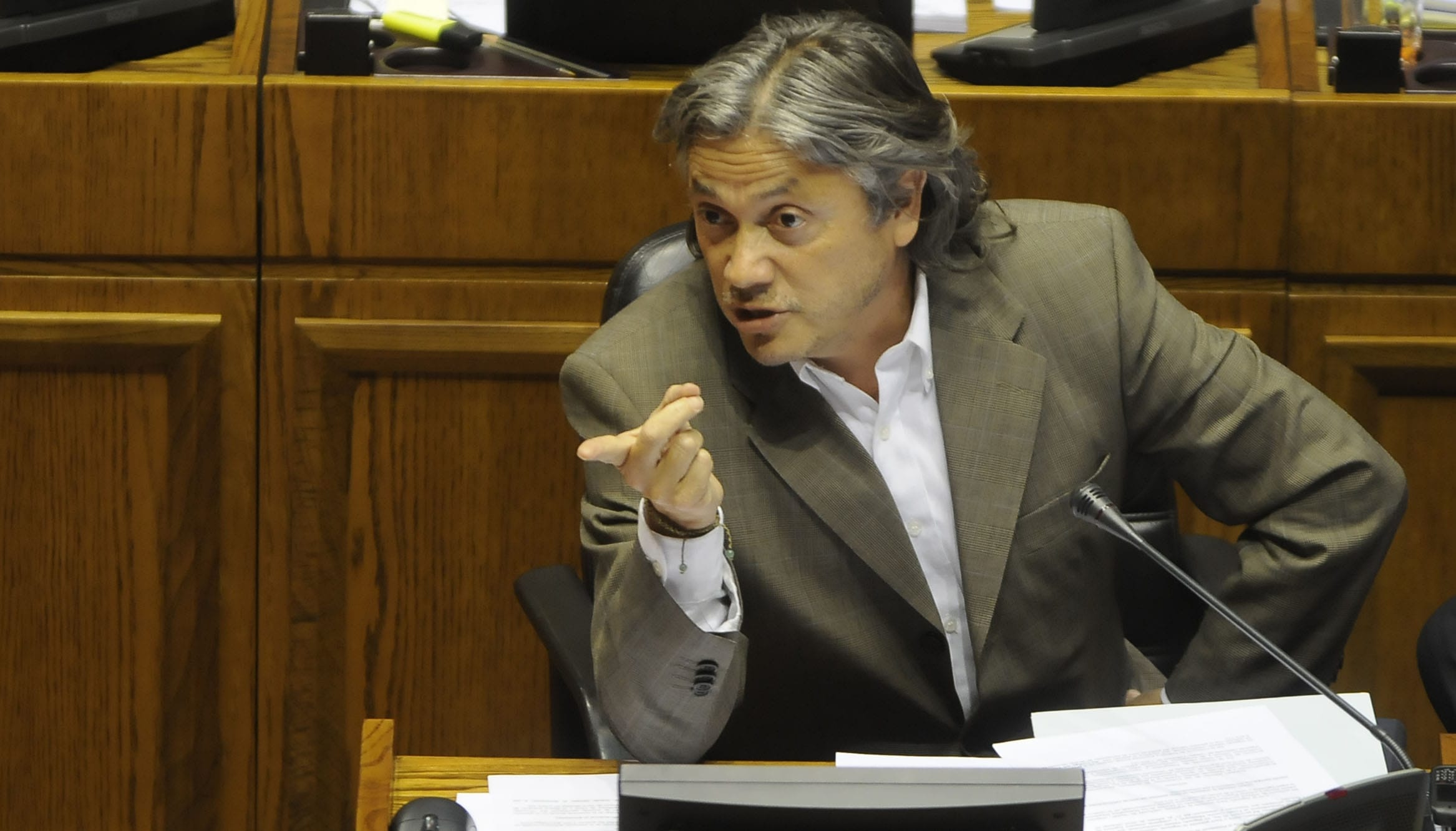Senador Navarro presentó denuncia criminal tras contagio del Gobernador de Concepción