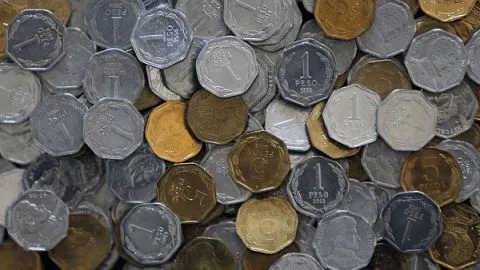 Banco central dejará de producir monedas de cinco y un peso