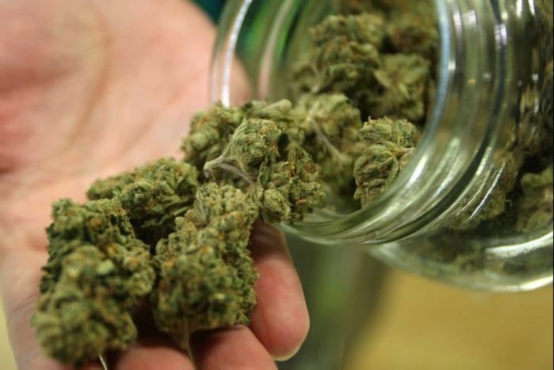 Carabineros entraron a Grindr: Compraron marihuana en la aplicación para atrapar al vendedor