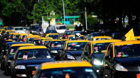 Gobierno invoca Ley de Seguridad del Estado contra taxistas