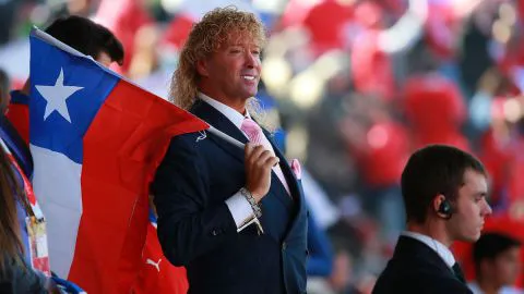 Farkas regalará 20 mil banderas para el crucial duelo de Chile ante Ecuador
