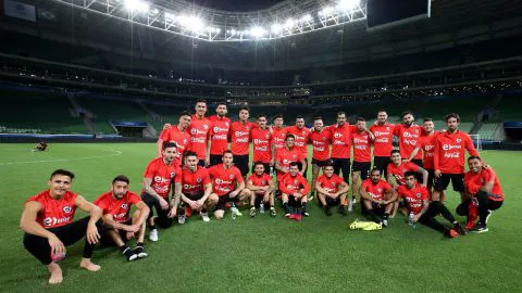 Arturo Vidal arenga a la Roja: “Sigamos haciendo historia guerreros”