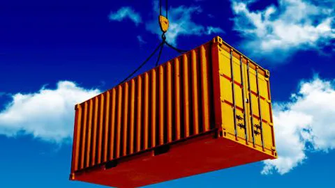 Trabajador en riesgo vital tras ser aplastado por container de 18 toneladas en Los Ángeles