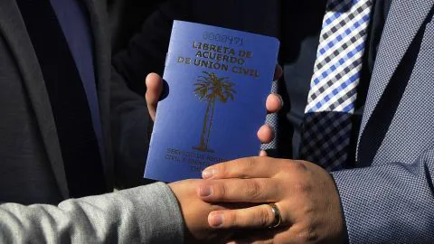 Convivientes tendrán mismo permiso laboral que los recién casados