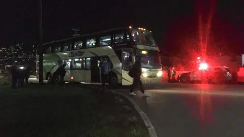 Conductor de bus es bajado de la máquina por ir bajo los efectos del alcohol