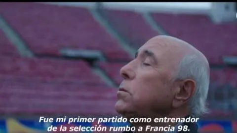 Nelson Acosta protagoniza emotivo comercial arengando a la “Roja”