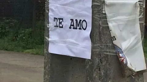 Misteriosos mensajes de amor tienen intrigado a los angelinos