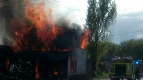 Incendio afectó a dos viviendas en la población Berta en Coronel