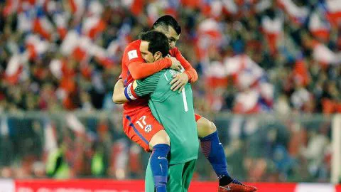 No duró nada la emoción, así relataron en Argentina los goles de Chile