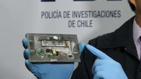 Sujeto colombiano es arrestado en pleno acto de clonación de tarjetas en cajero automático de Los Ángeles