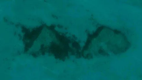 Ufólogo descubrió supuestas “pirámides” submarinas