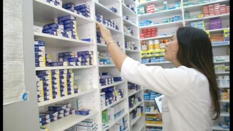 Químicos Farmacéuticos denuncian irregularidades en centros asistenciales