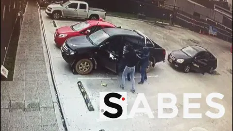 Increíble: Pandilla que intentó llevarse un auto, minutos más tarde se robó camioneta desde servicentro