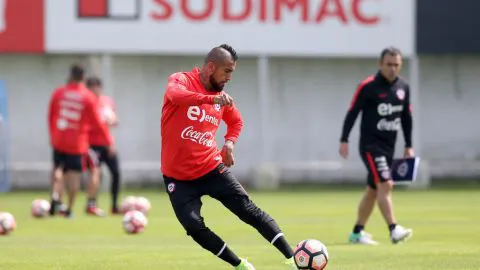 Arturo Vidal aleona a la “Roja” por Instagram
