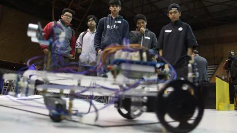 Colegio de San Pedro de la Paz fue el “equipo revelación” en Nacional de Robótica