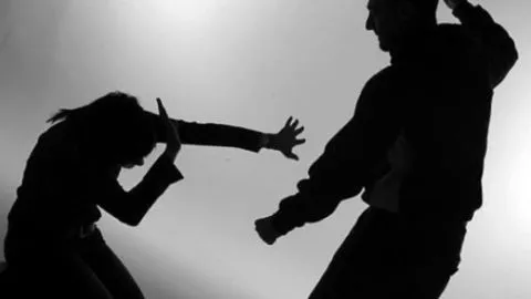 ¡Brutal! Hombre agredió a su cónyuge intentado sacarle los ojos con sus manos en San Pedro de la Paz