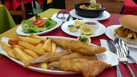 La tradicional pescá vuelve a los platos en el Mercado de Concepción tras fin de la veda