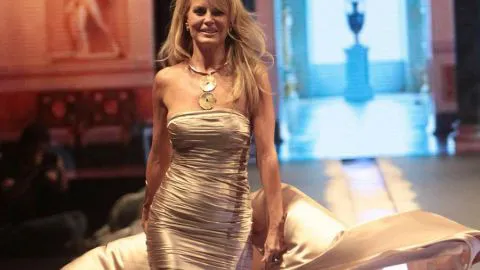 Cecilia Bolocco se desnudó contra el cáncer de mama