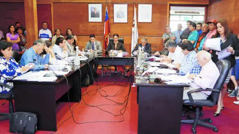 ¿Municipio farandulero? Alcaldesa de Hualpén llama a los concejales a terminar con el espectáculo