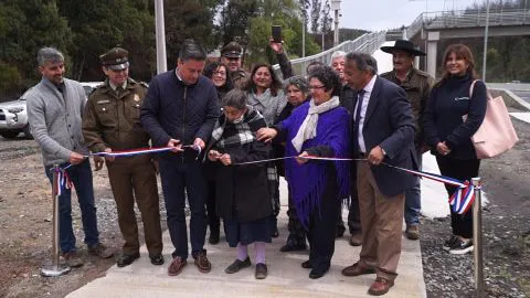 Inauguran nueva pasarela en ruta 146 para los vecinos del sector San Antonio en Concepción