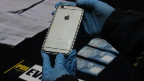 Sujeto robó Iphone arriba de un bus: PDI lo detuvo en menos de una hora