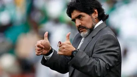 Diego Maradona se habría ofrecido para ser director técnico de un club chileno