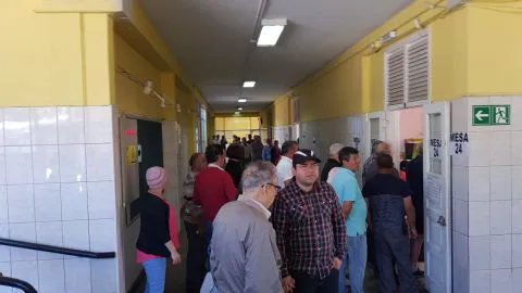 Mujer es detenida en Coronel tras fotografiar el voto