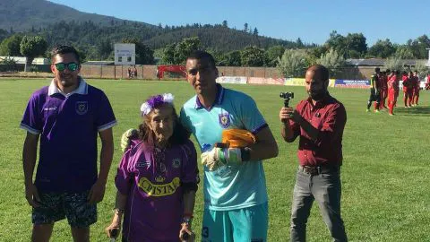 Famosa abuelita “lila” recibió reconocimiento del capitán de Deportes Concepción