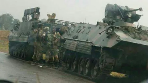 Militares de Zimbabue negaron un intento de golpe de Estado