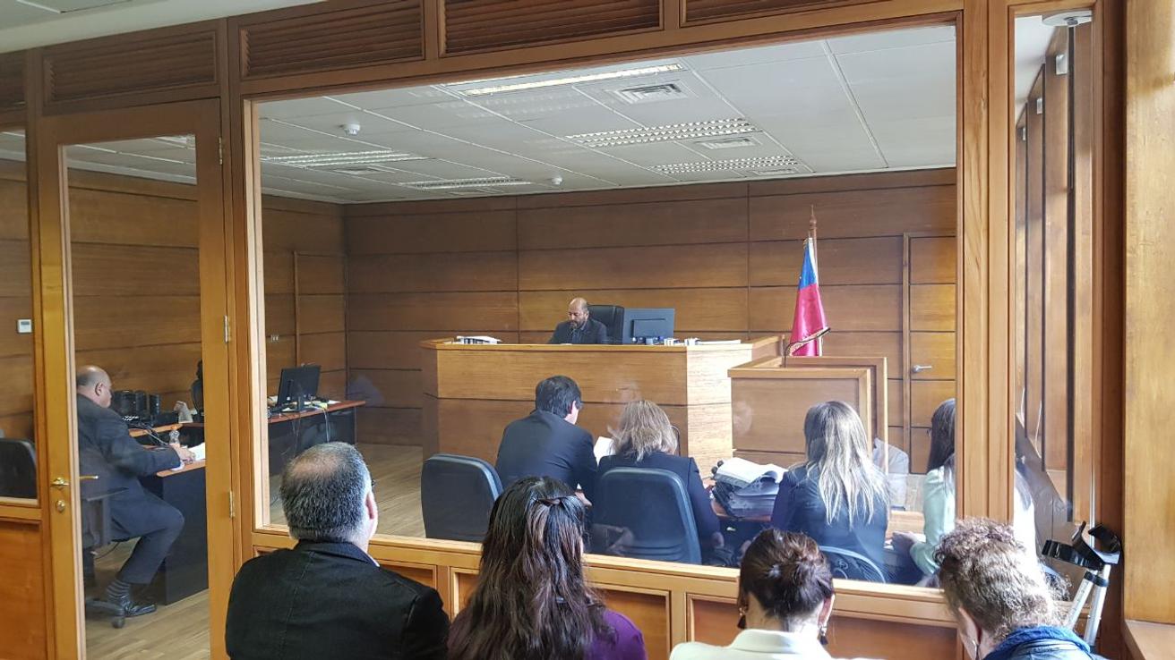 Formalizan a cuatro carabineros de Coronel por presunta golpiza a un médico