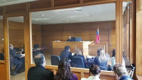 Formalizan a cuatro carabineros de Coronel por presunta golpiza a un médico