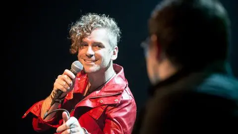 Felipe Gost presentó en vivo su nuevo single “Cien mil mensajes”