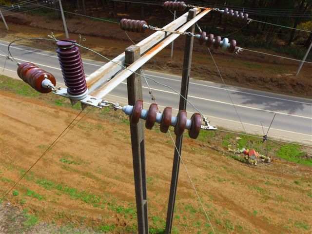 CGE se reúne con alcalde de Ninhue para entregar detalle de obras de mejora en calidad de suministro eléctrico