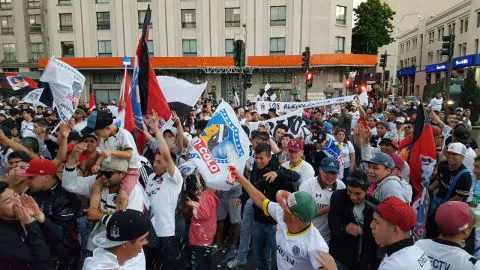 Festejo de los hinchas albos se tomó la Plaza Independencia de Concepción
