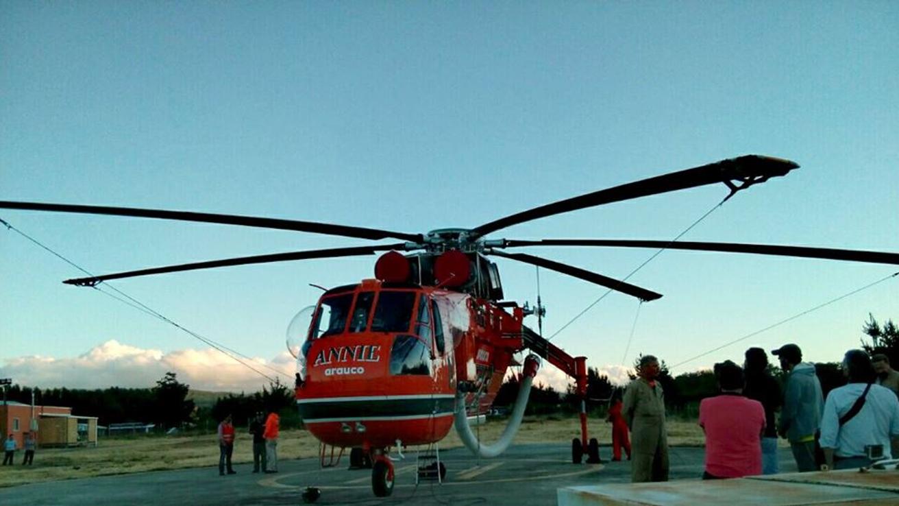 El helicóptero más grande del mundo para combatir incendios forestales llegó a la Región del Biobío