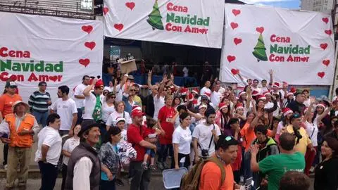 Navidad con Amor: más de 700 personas esperan en la cena solidaria más grande del Biobío